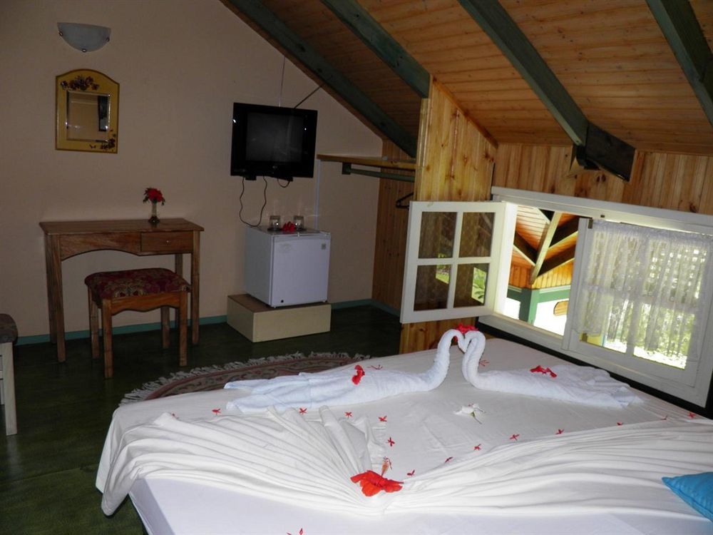 Diguoise Guest House La Digue Exterior photo